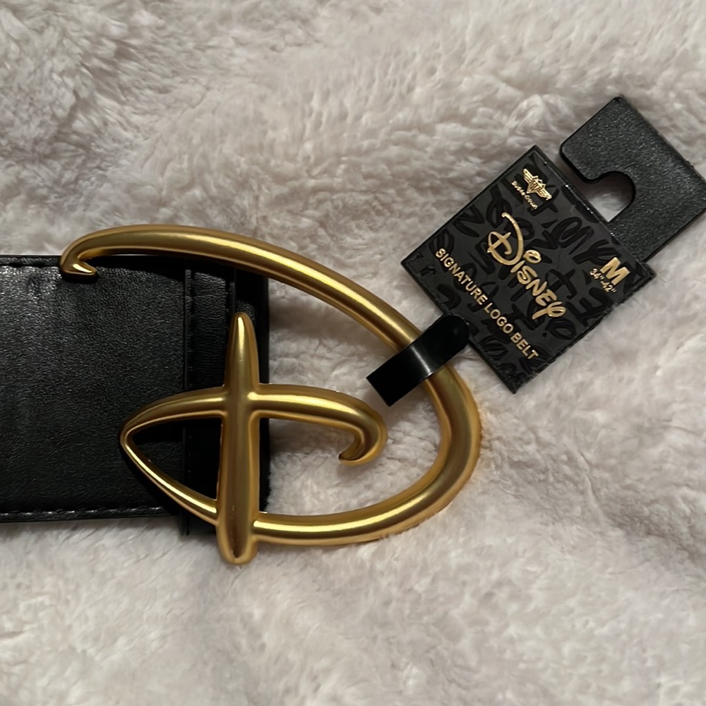NWT Disney D BUCKLE BELT size medium
